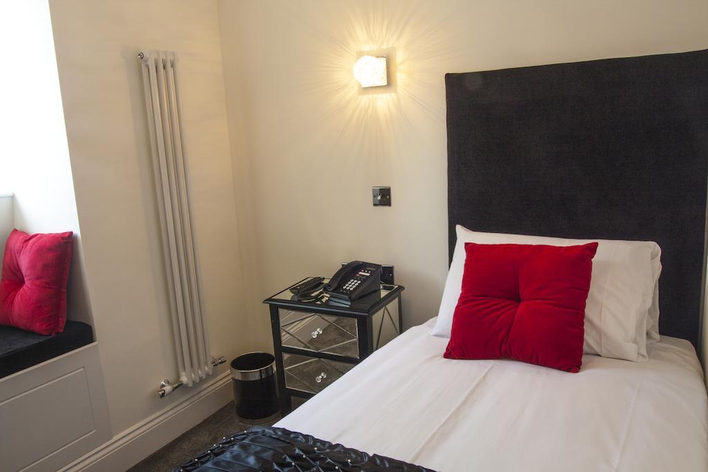 The Ship Leopard Hotel - No Children (Adults Only) Portsmouth Room photo